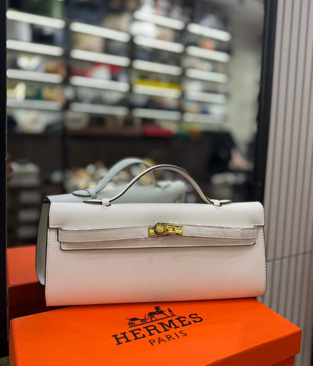 ZEVIRA'S H-MES
Elegant Kelly-Style Cut Clutch (White)