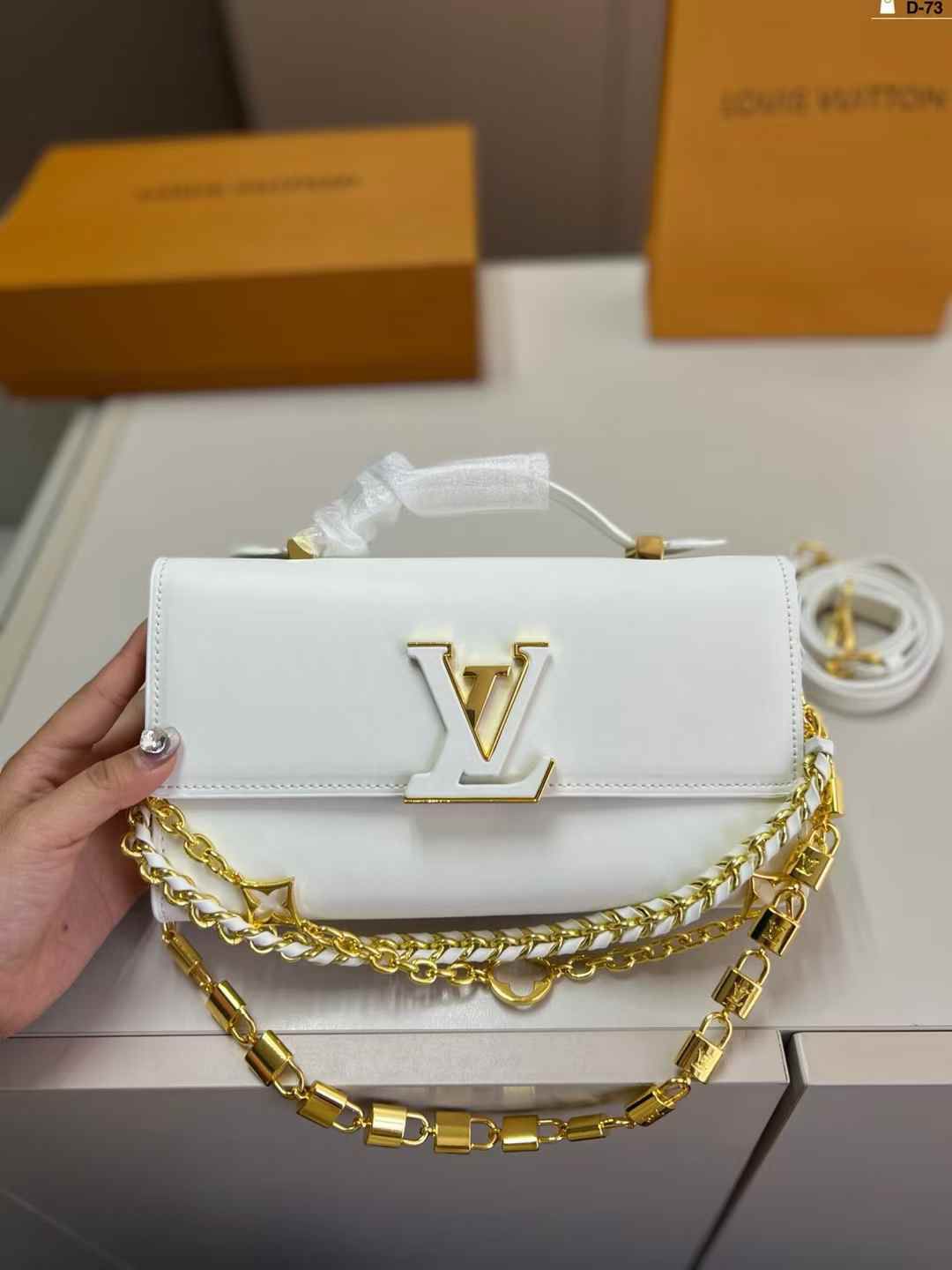 ZEVIRA'S L--V Wallet On Chain Capucines (White)