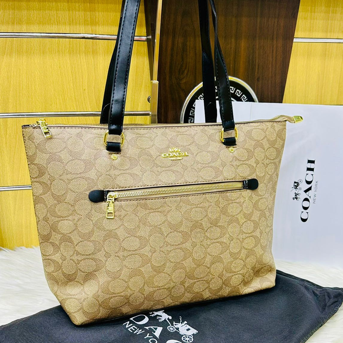 ZEVIRA'S C-O-A-C-H Tote 05 (Beige)