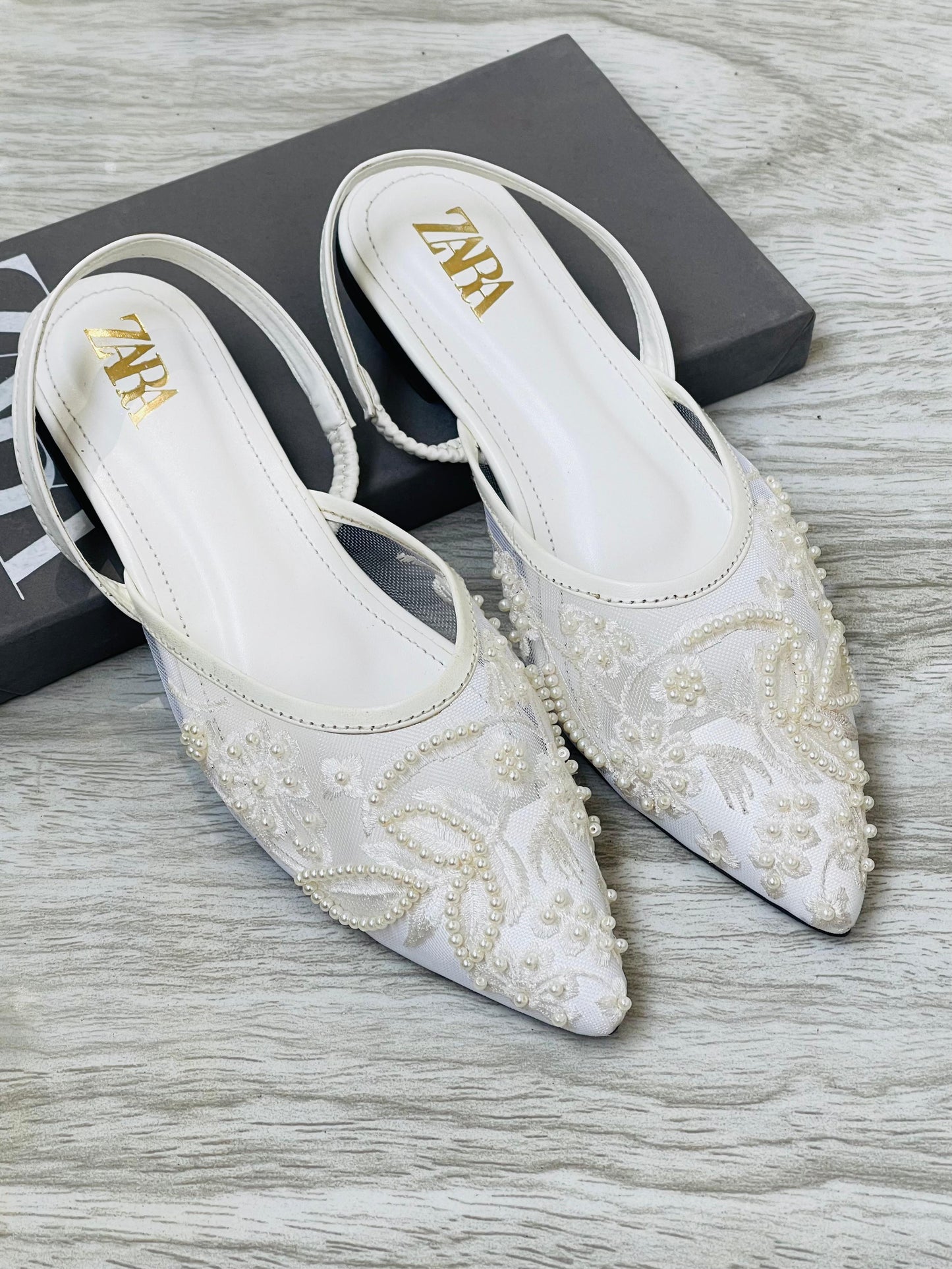 ZEVIRA'S Z-A-R-A Embroidered Flat Pumps (White)