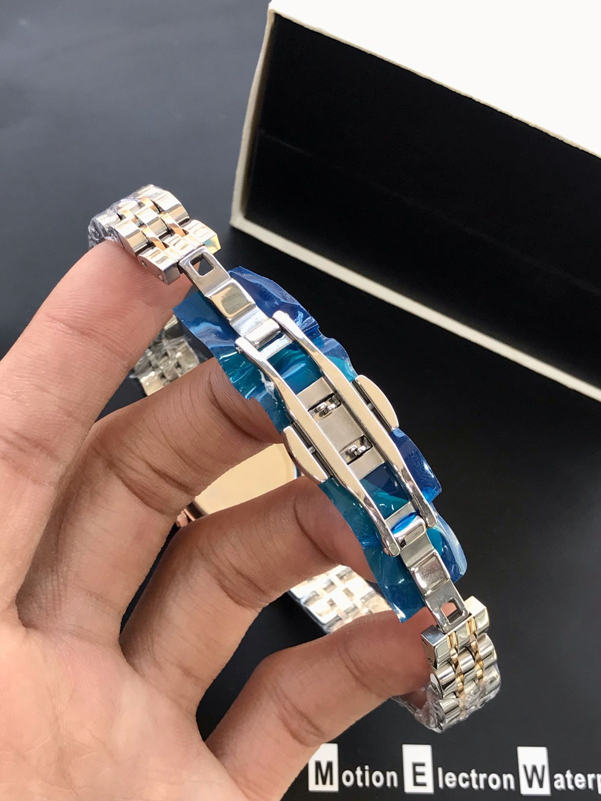 L-V Women Watch
