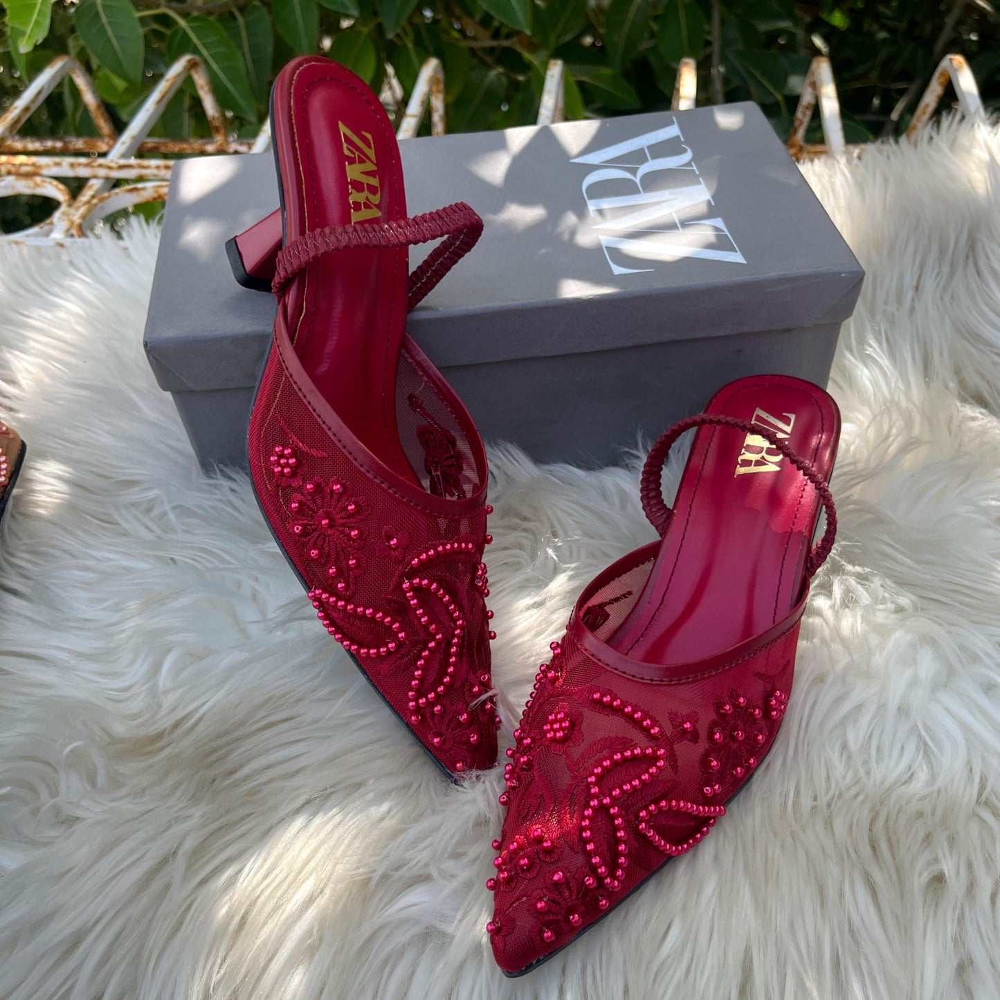 ZEVIRA'S Z-A-R-A Mesh Floral Embroidered Slingback Heels (Red)