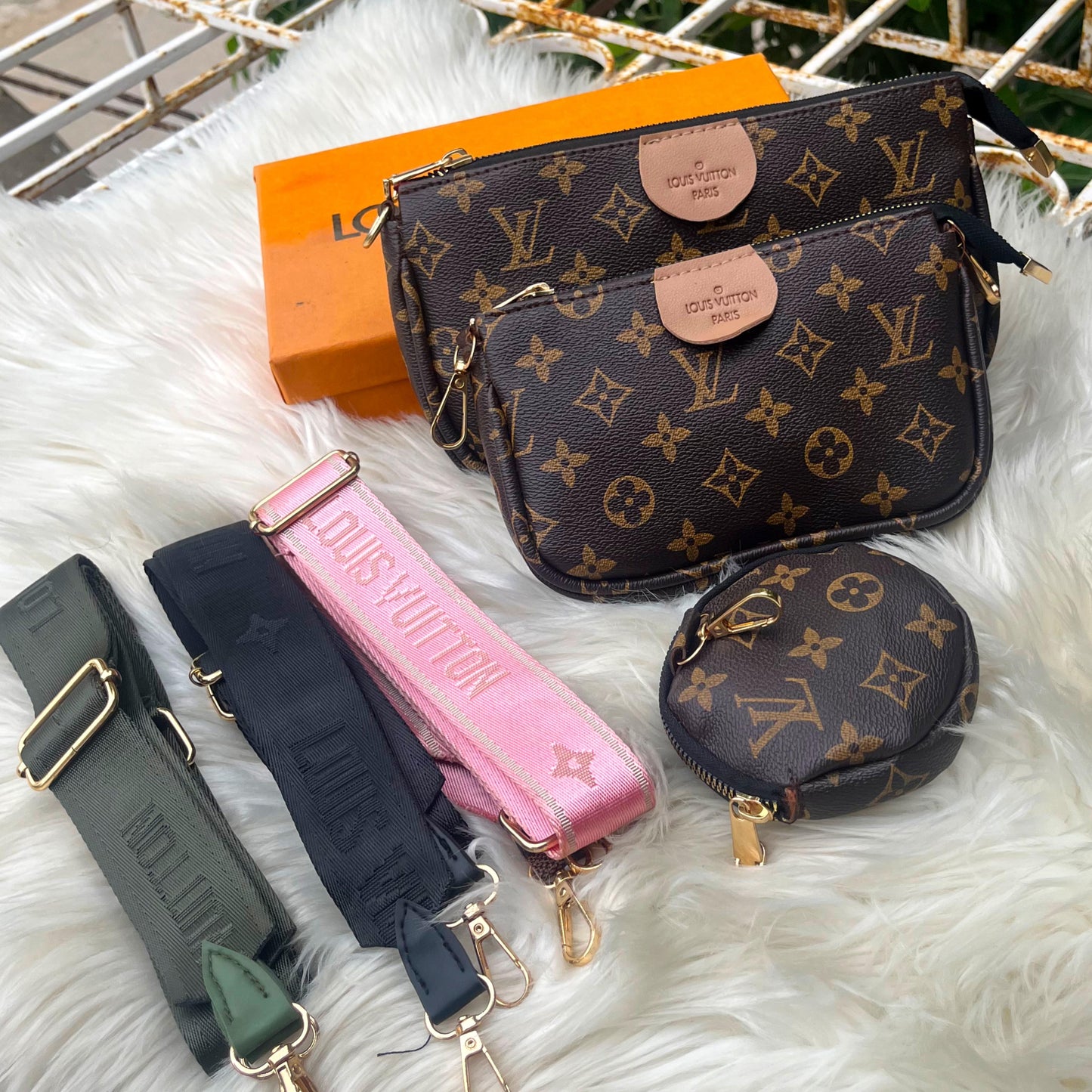 L-V MULTI POCHETTE (Alphabet)