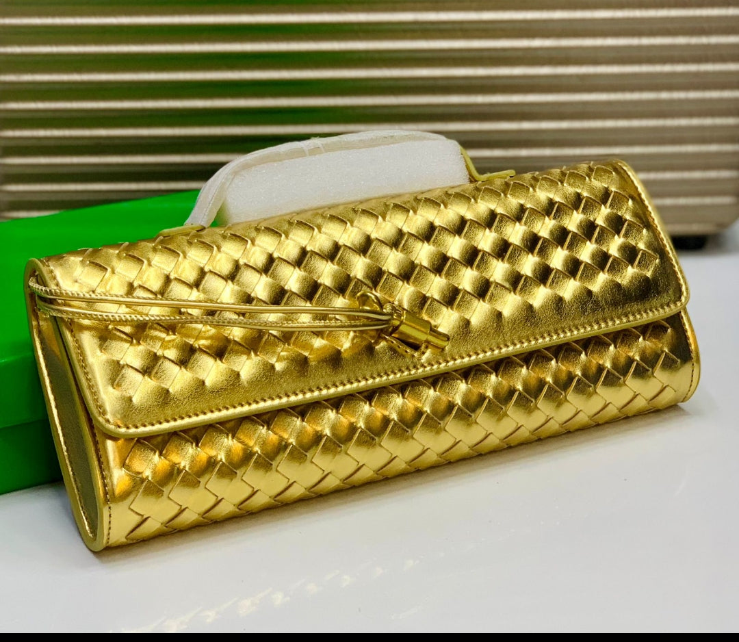 ZEVIRA'S B-O-T-T-E-G-A V-E-N-E-T-A 05 (Golden)