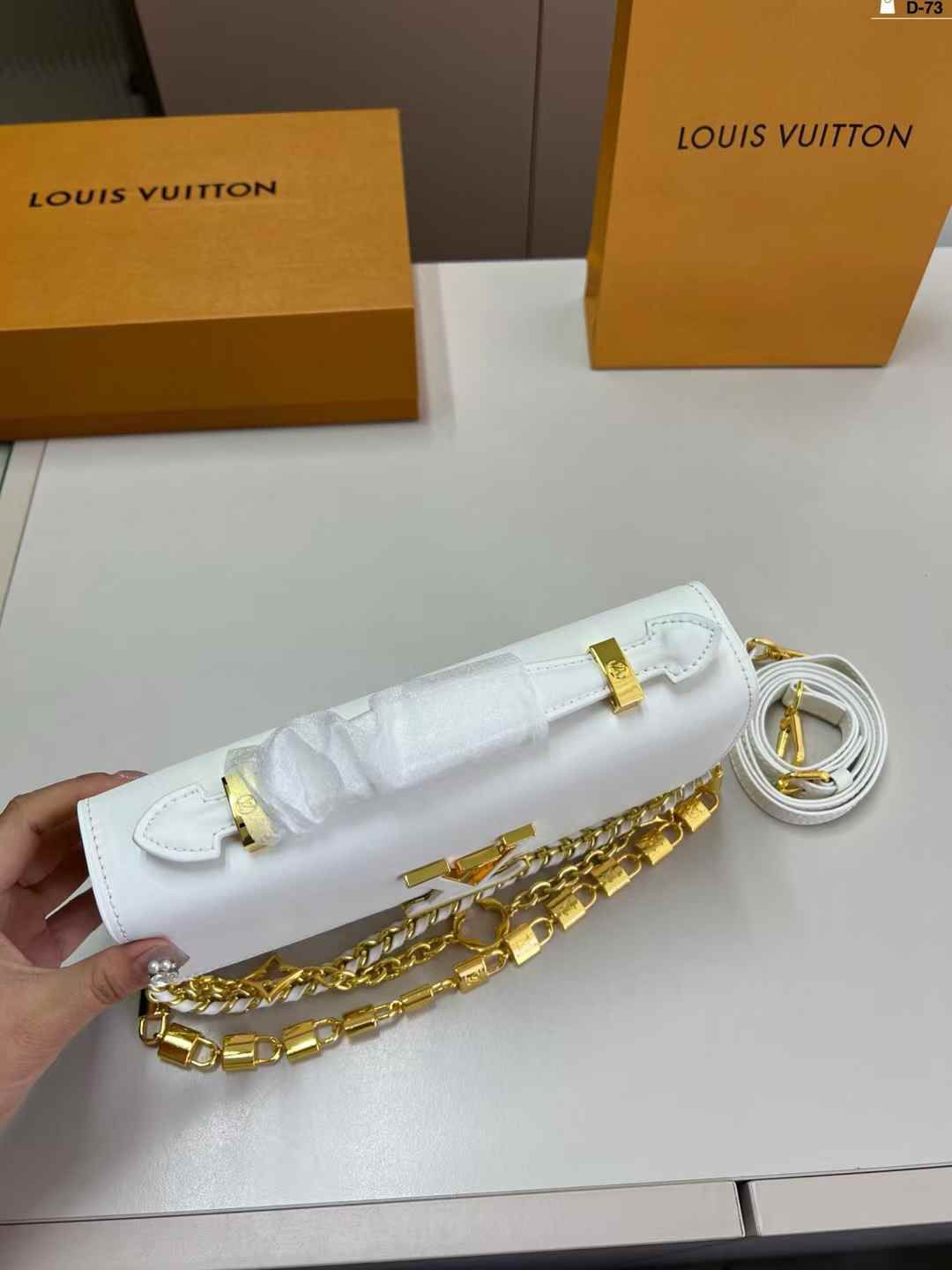ZEVIRA'S L--V Wallet On Chain Capucines (White)