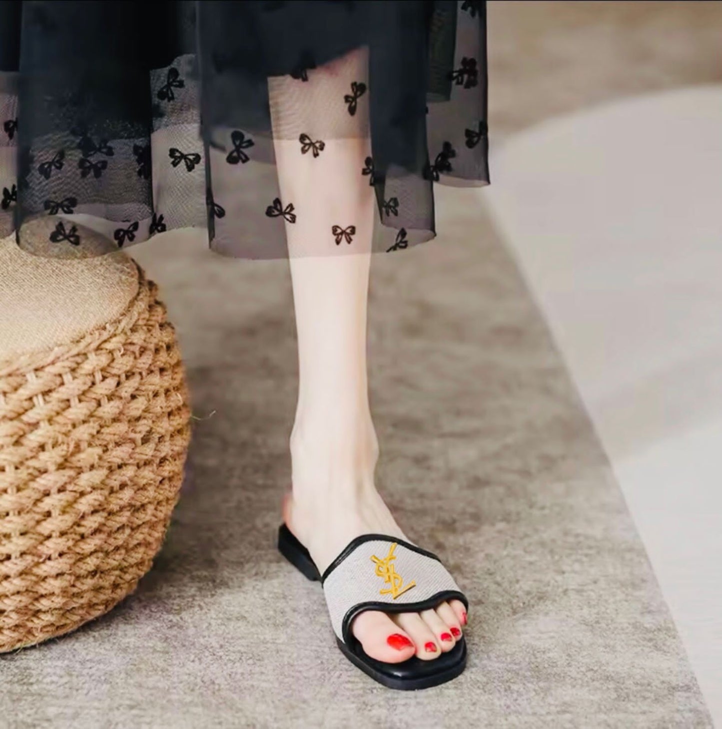 ZEVIRA'S Y-S-L Flat Slippers (Black)