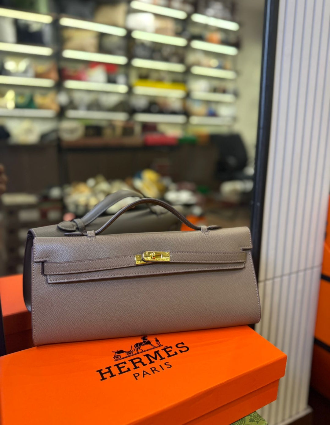 ZEVIRA'S H-MES
Elegant Kelly-Style Cut Clutch (Grey)