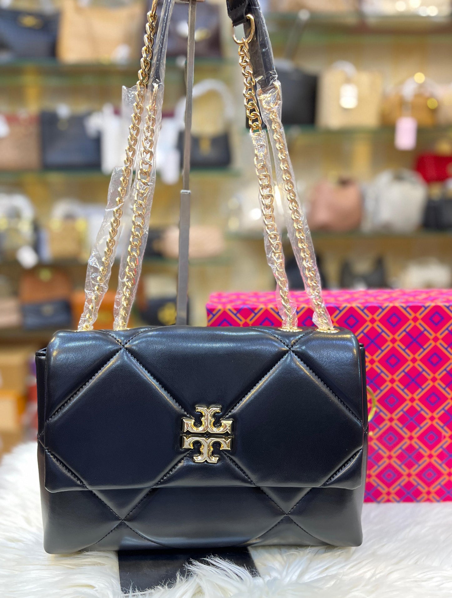 ZEVIRA'S Diamond Quilt Shoulder Bag (Black)