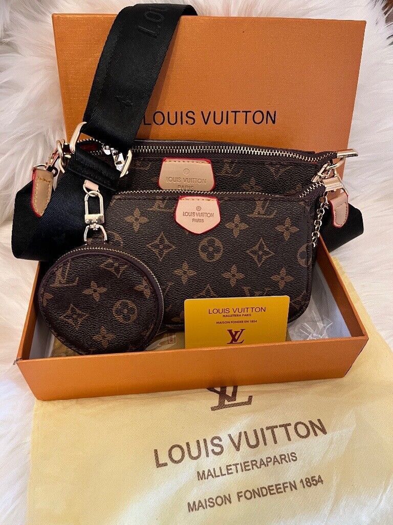 L-V MULTI POCHETTE (Alphabet)