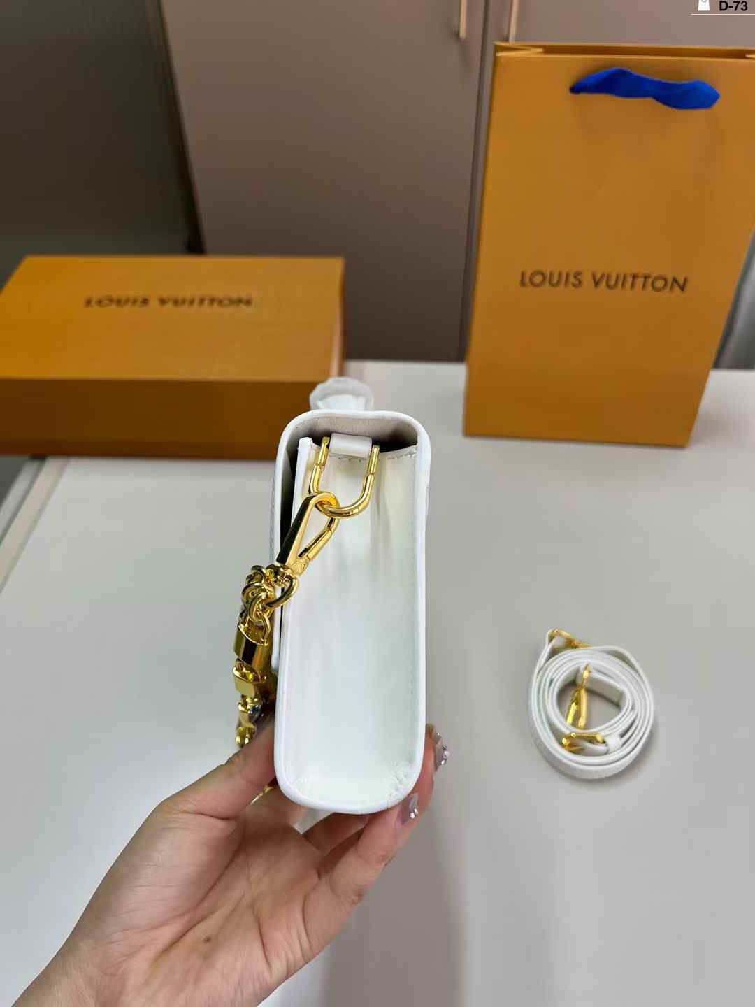 ZEVIRA'S L--V Wallet On Chain Capucines (White)
