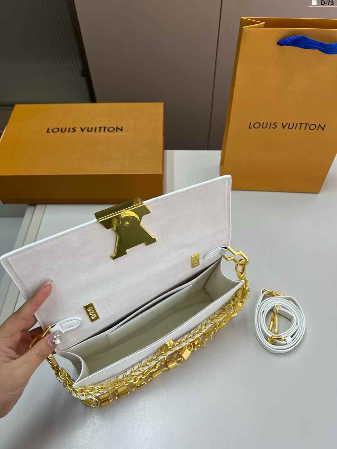 ZEVIRA'S L--V Wallet On Chain Capucines (White)
