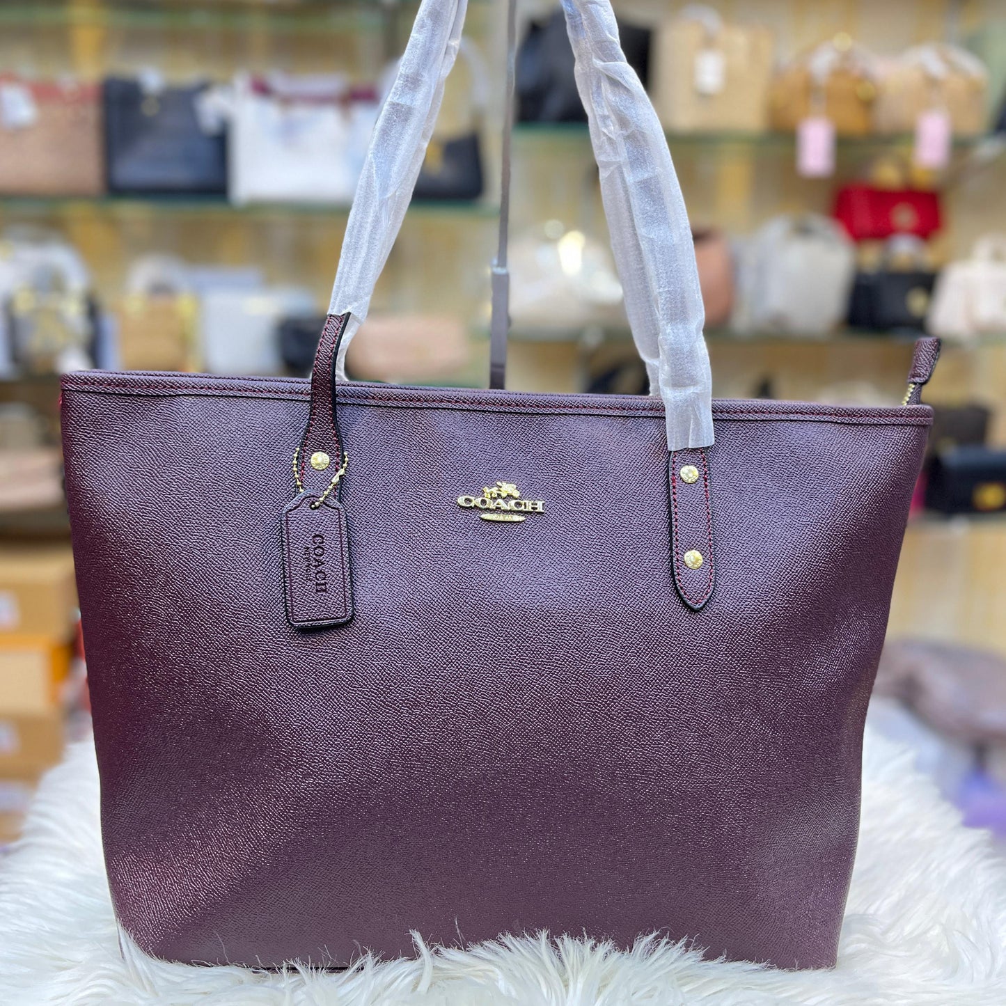 ZEVIRA'S C-O-A-C-H Tote Bag In Signature Canvas (Mehroon)