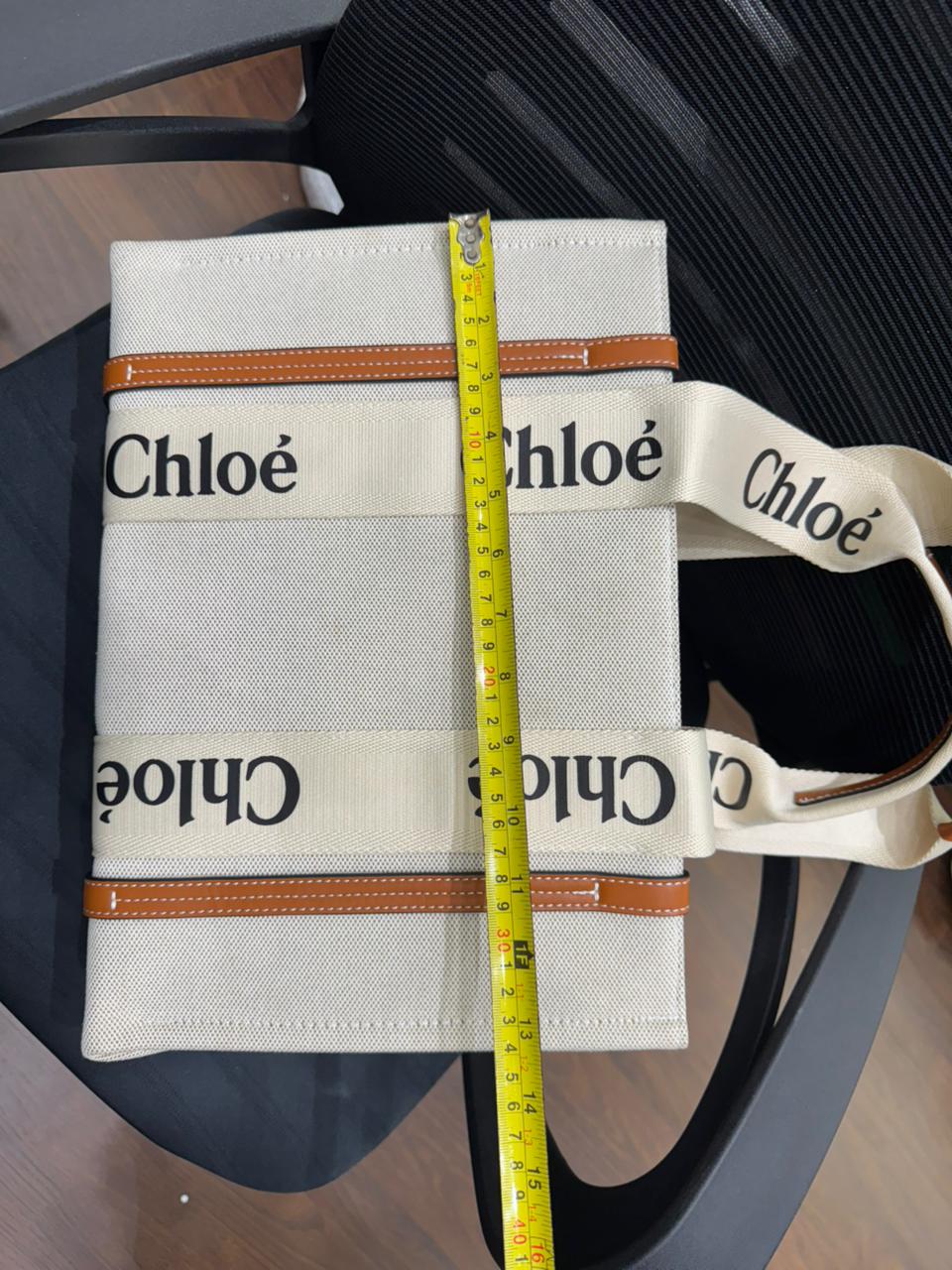 ZEVIRA'S C-H-L-O-E Woody Tote Bag in Linen