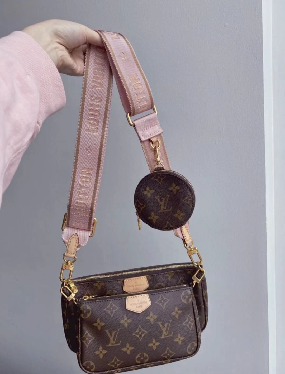 L-V MULTI POCHETTE (Alphabet)