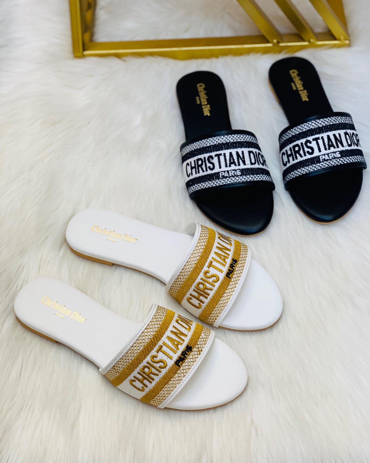 ZEVIRA'S C-D Embroidered Flats (2 Colors)