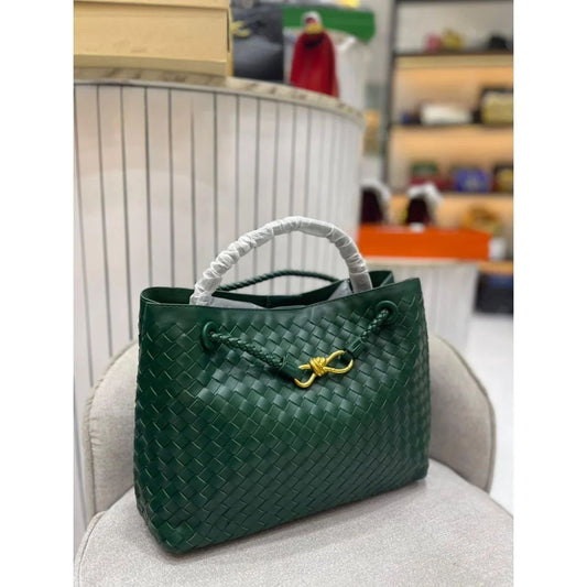 ZEVIRA'S B-O-T-T-E-G-A V-E-N-E-T-A  Andiamo Bag (Green)