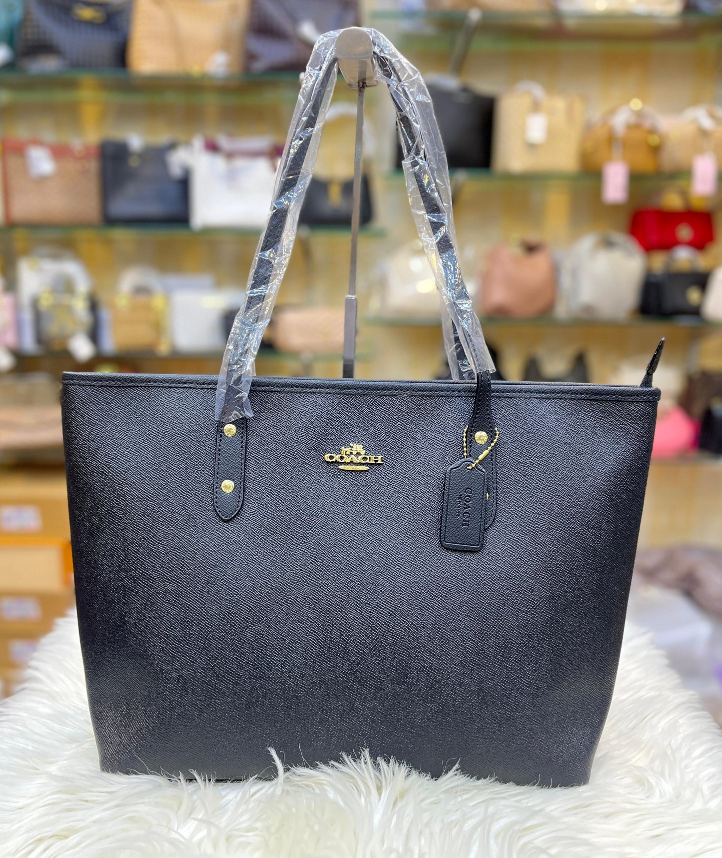 ZEVIRA'S C-O-A-C-H Tote Bag In Signature Canvas (Black)