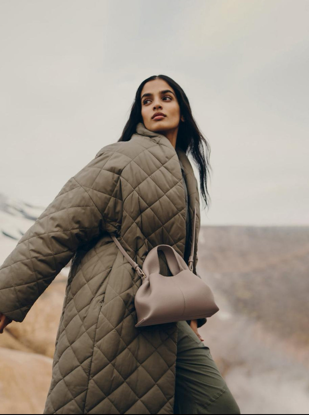 ZEVIRA'S P-O-L-E-N-E Numéro Neuf Mini – Textured Ebony Edition (Beige)