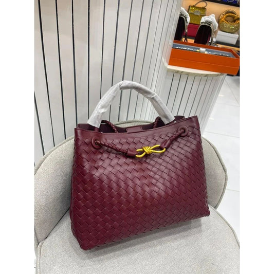 ZEVIRA'S B-O-T-T-E-G-A V-E-N-E-T-A  Andiamo Bag (Mehroon)