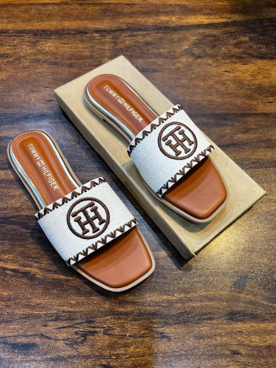 ZEVIRA'S T-H Flat (White)