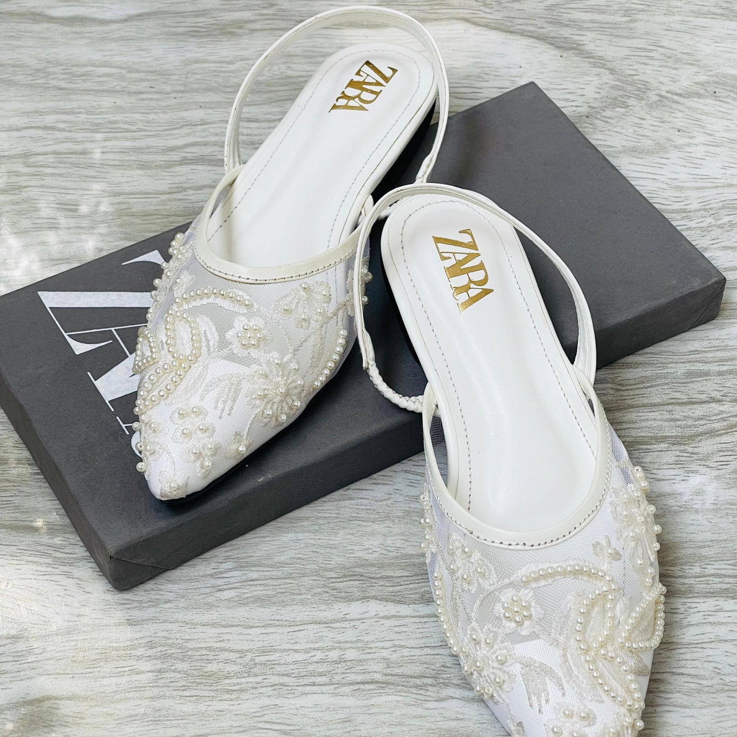 ZEVIRA'S Z-A-R-A Embroidered Flat Pumps (White)