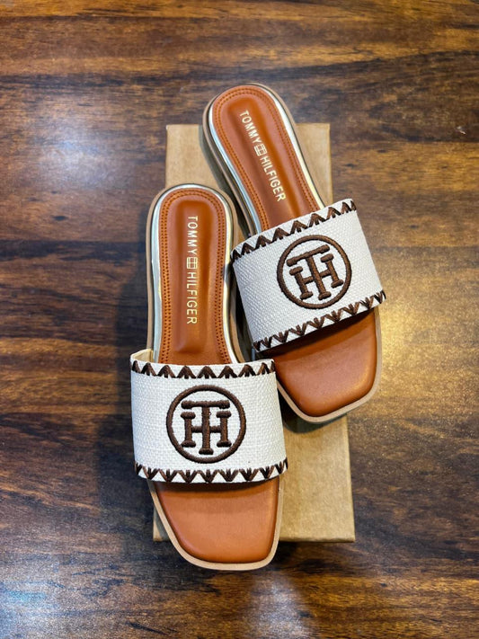 ZEVIRA'S T-H Flat (White)