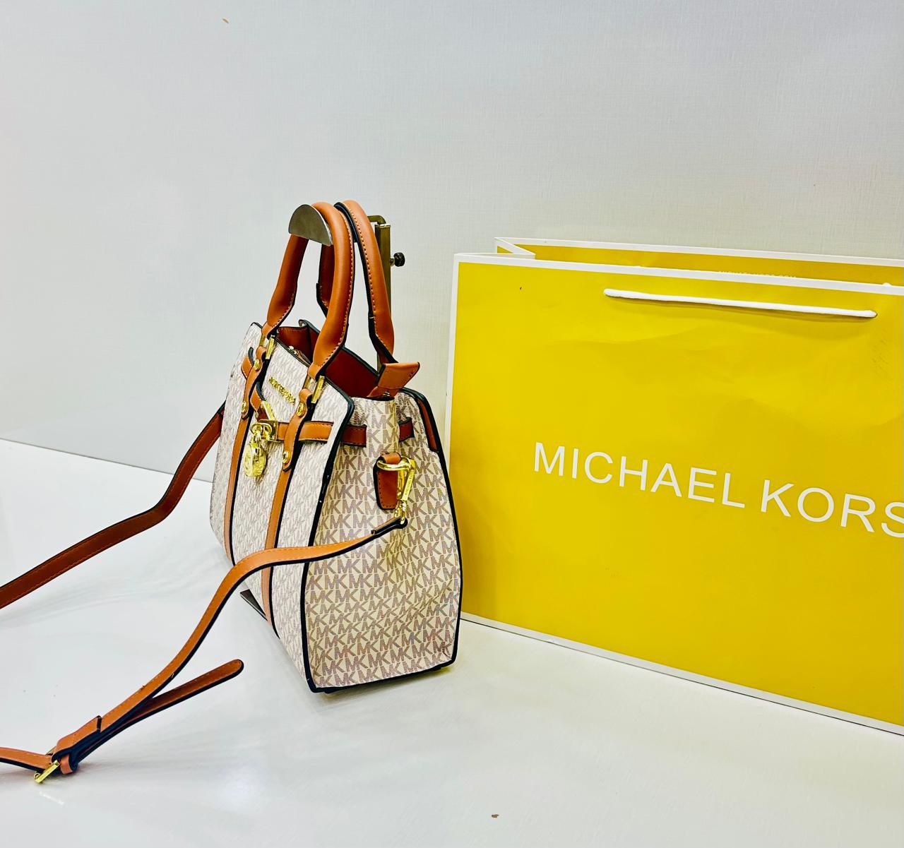 ZEVIRA'S M--K Handbag 05 (White)