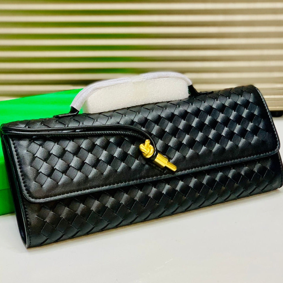 ZEVIRA'S B-O-T-T-E-G-A V-E-N-E-T-A 05 (Black)