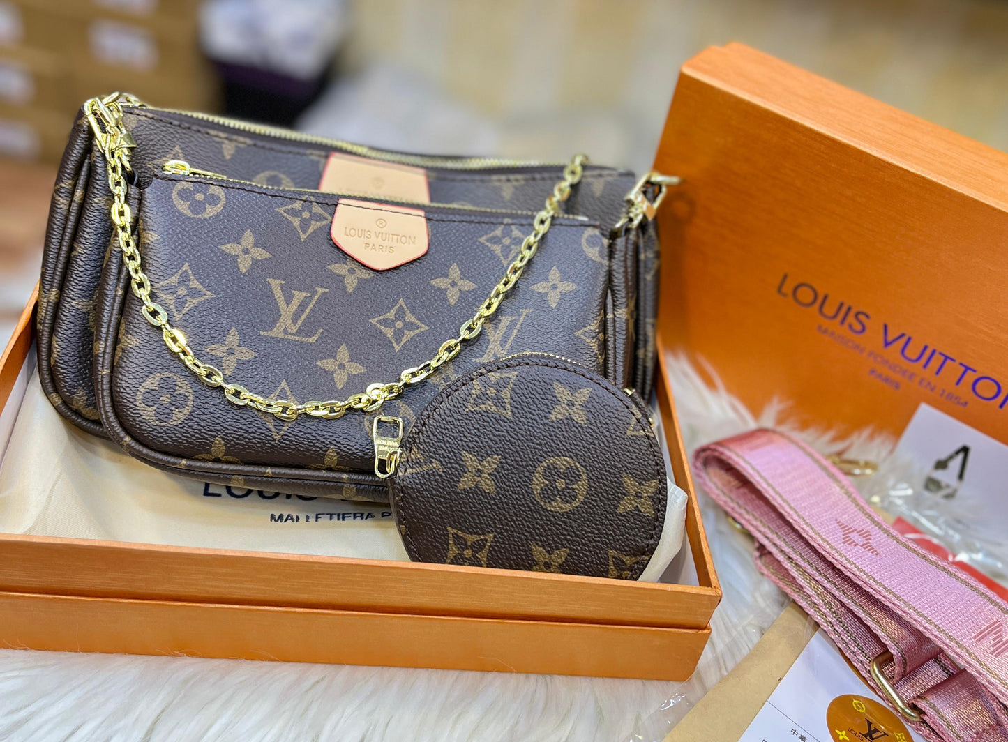 L-V MULTI POCHETTE (Alphabet)