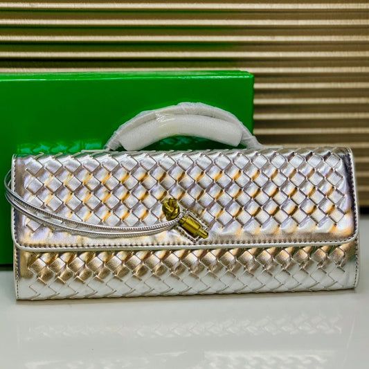 ZEVIRA'S B-O-T-T-E-G-A V-E-N-E-T-A 05 (Silver)