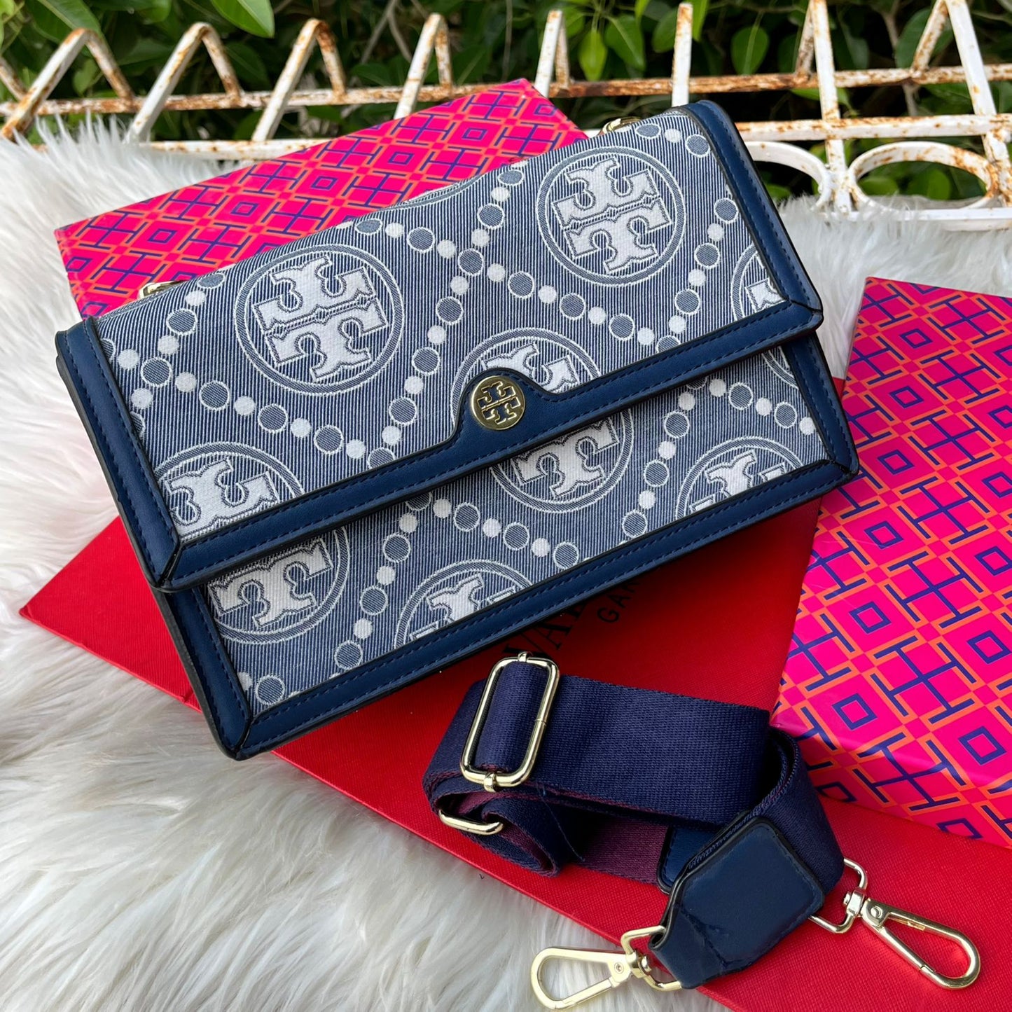 ZEVIRA'S TB Monogram Signature 08 (2 Colors)