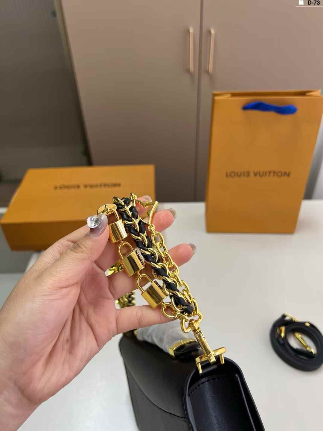 ZEVIRA'S L--V Wallet On Chain Capucines (Black)