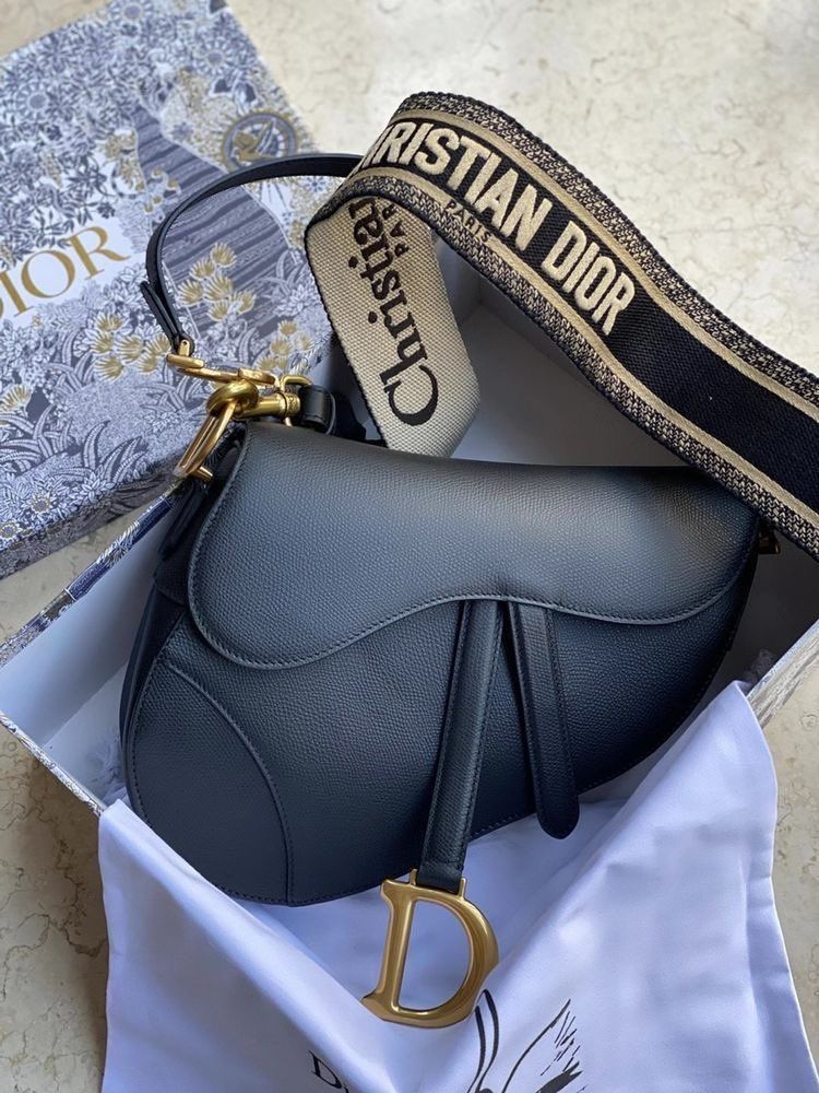 ZEVIRA'S Luxurious Saddle 04