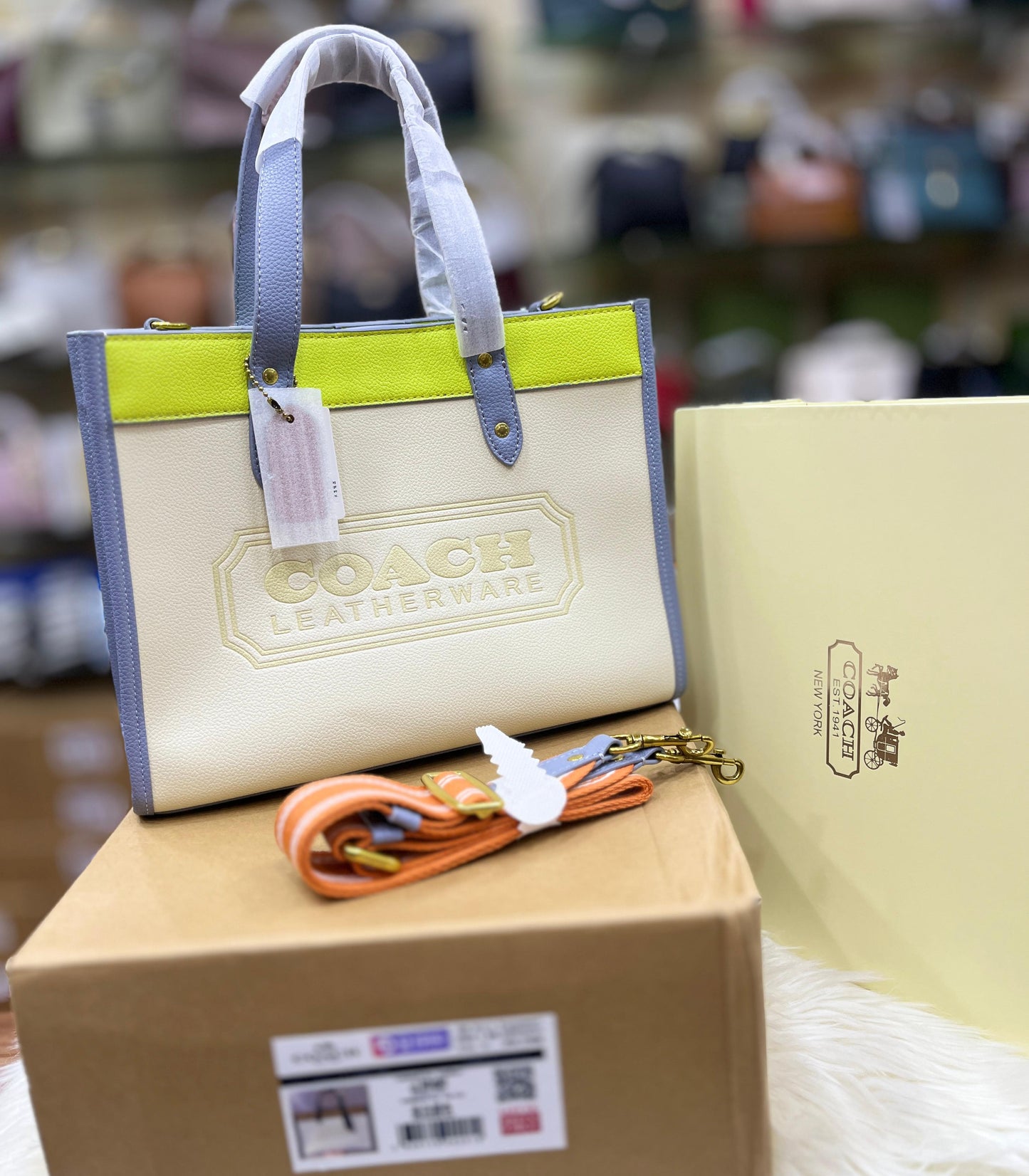 ZEVIRA'S C-O-A-C-H Field Tote 30 (Yellow)