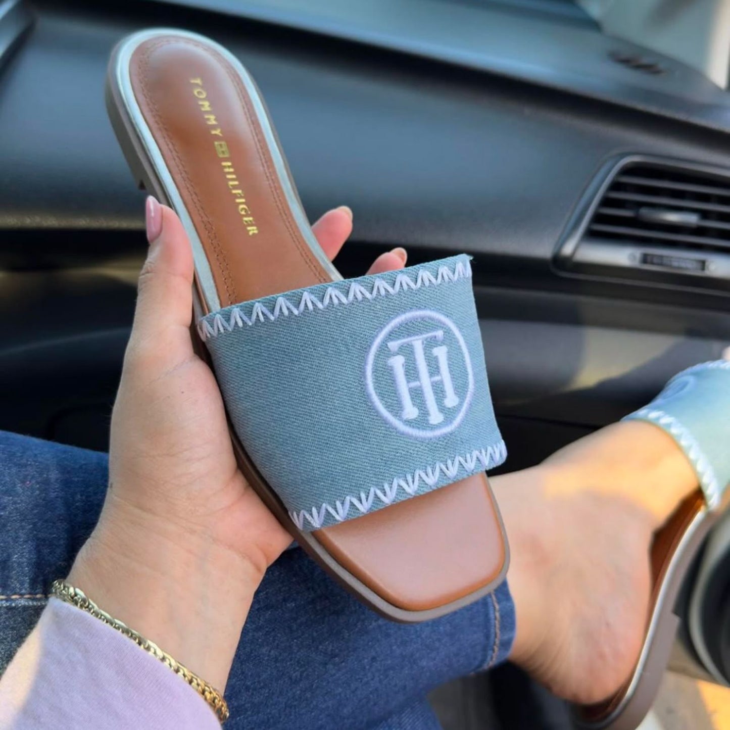 ZEVIRA'S T-H Flat (Blue)