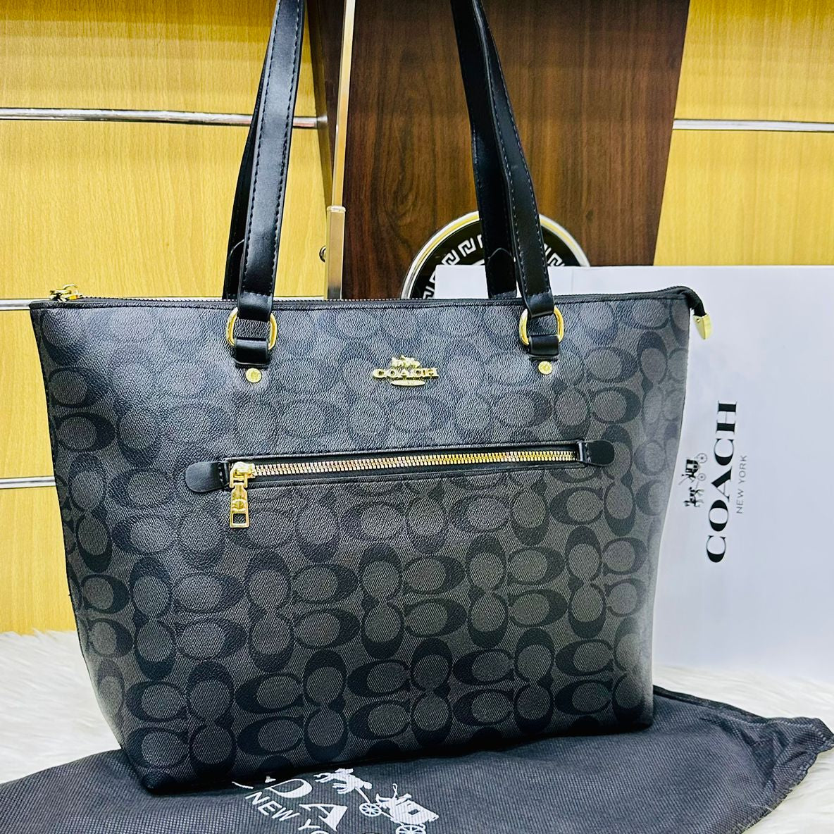 ZEVIRA'S C-O-A-C-H Tote 05 (Black)