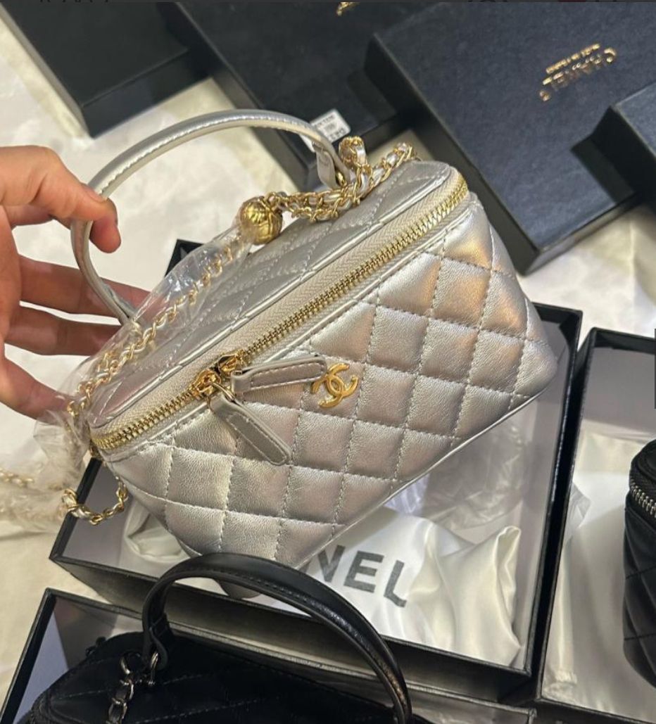 ZEVIRA'S C-H-A-N-E-L VANITY CASE (Silver)