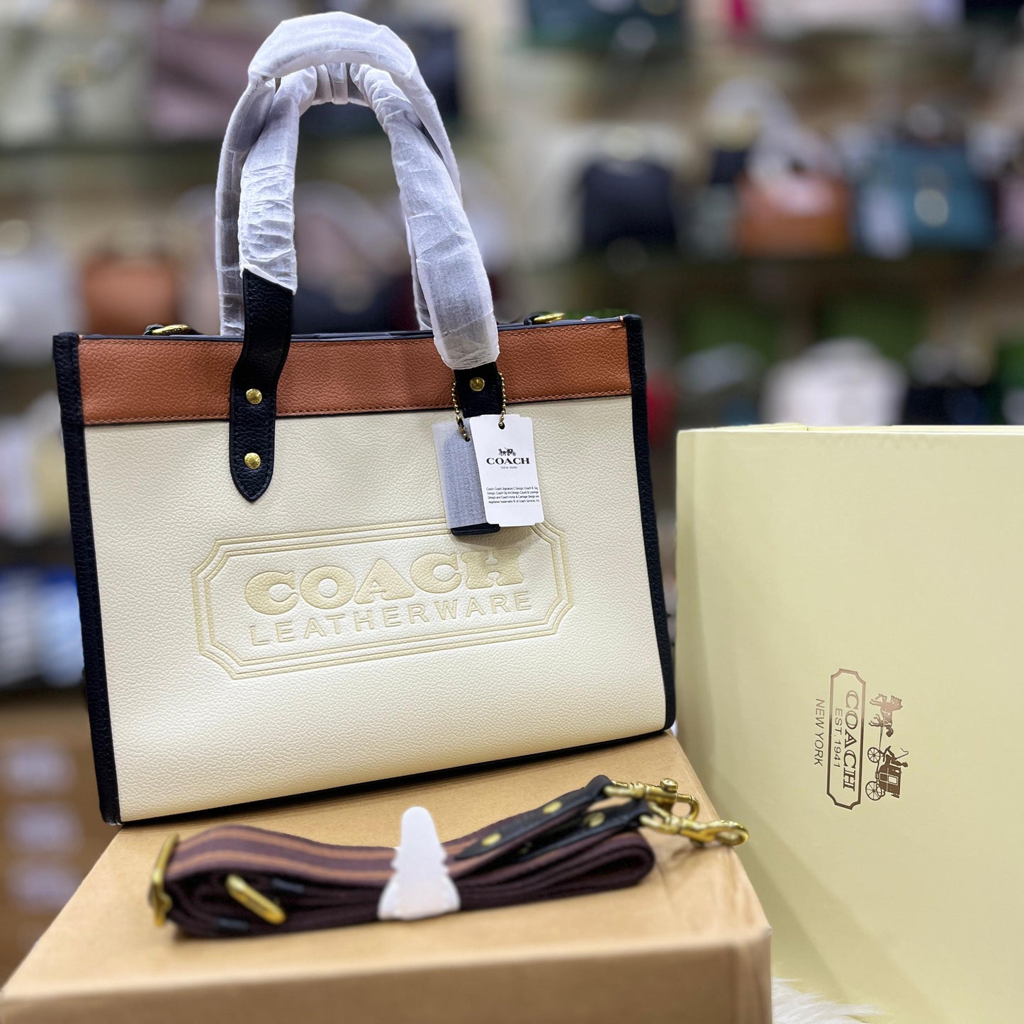 ZEVIRA'S C-O-A-C-H Field Tote 30 (White)