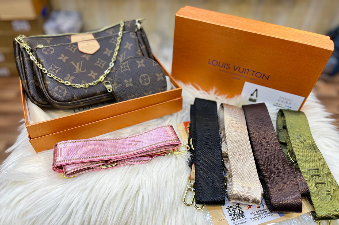 L-V MULTI POCHETTE (Alphabet)