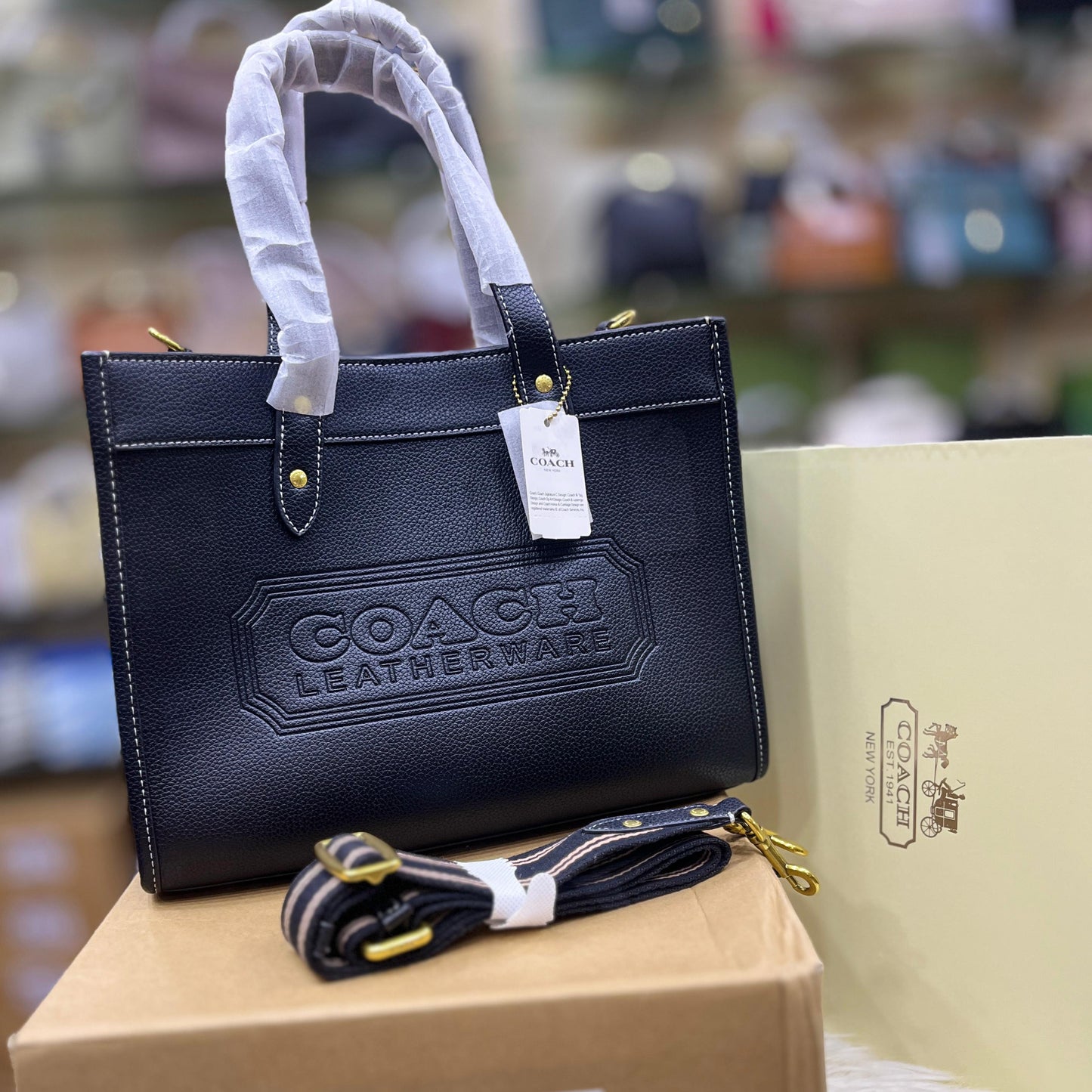 ZEVIRA'S C-O-A-C-H Field Tote 30 (Black)