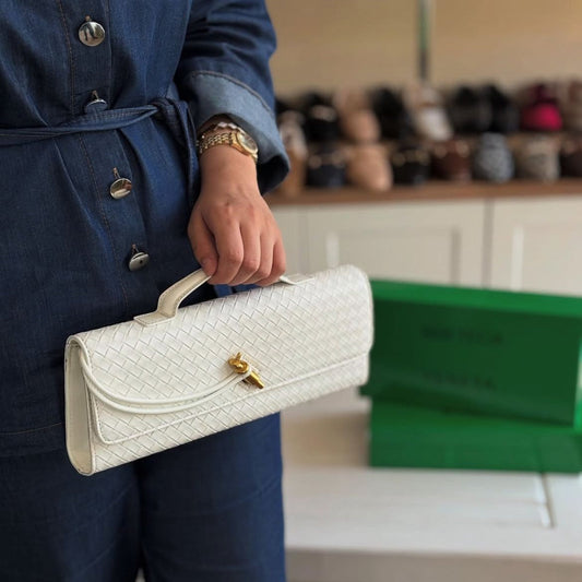 ZEVIRA'S B-O-T-T-E-G-A V-E-N-E-T-A 05 (White)