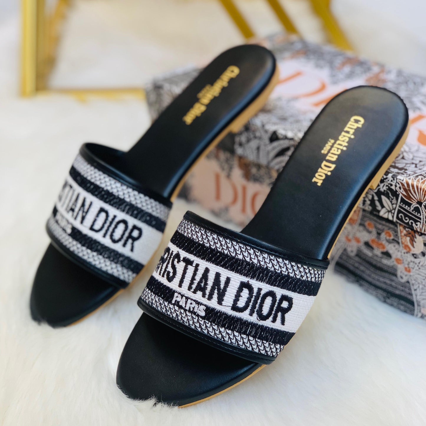 ZEVIRA'S C-D Embroidered Flats (2 Colors)