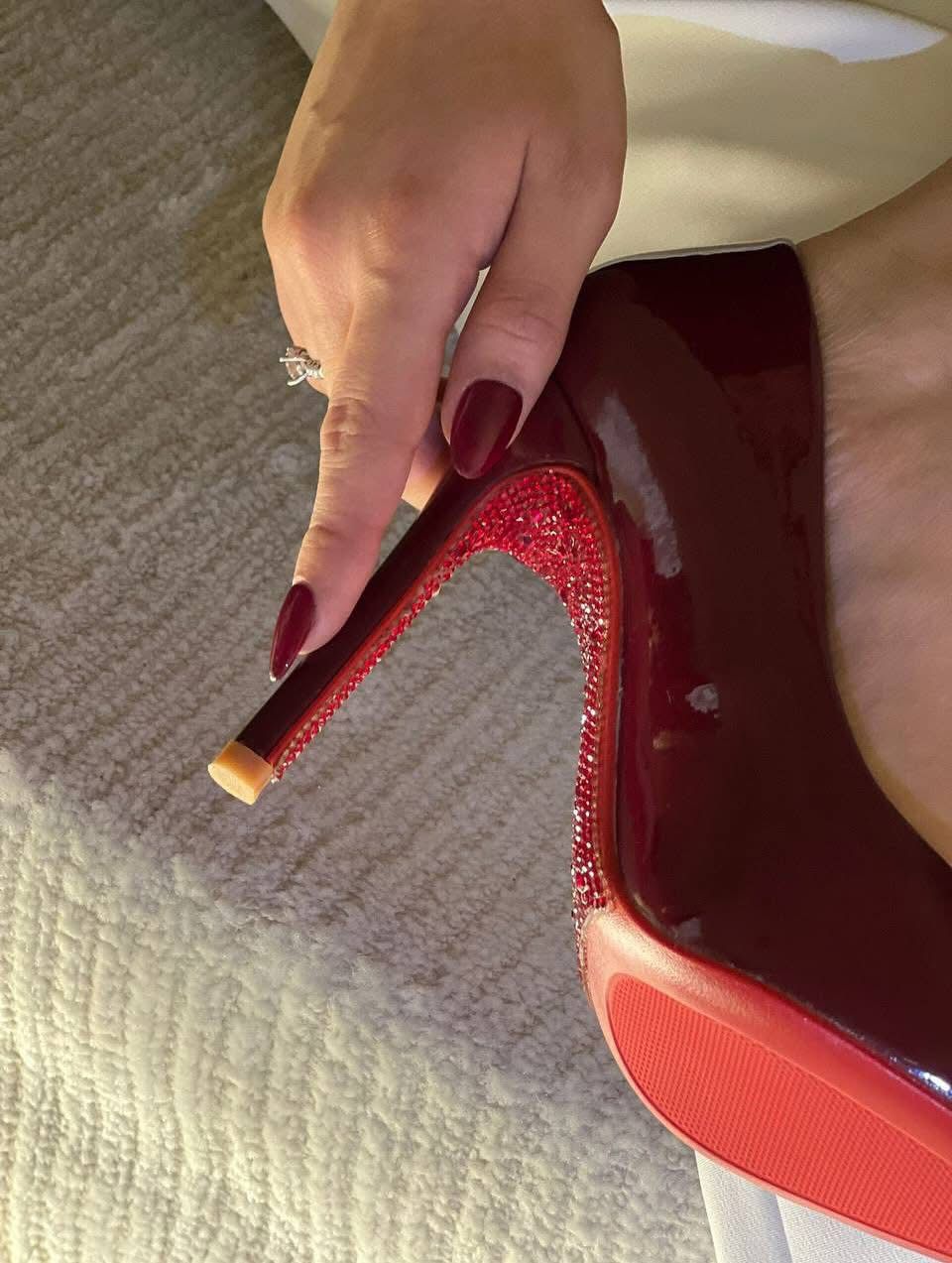 ZEVIRA'S C-H-R-I-S-T-I-A-N L-O-U-B-O-U-T-I-N Patent Calf Leather Heel Pumps (Red)