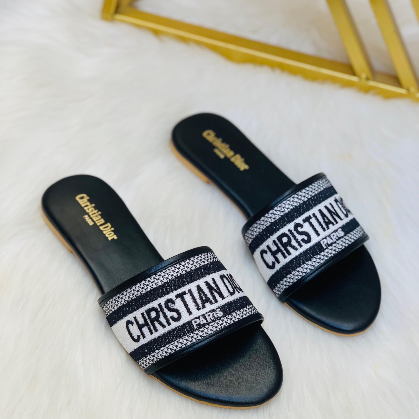 ZEVIRA'S C-D Embroidered Flats (2 Colors)