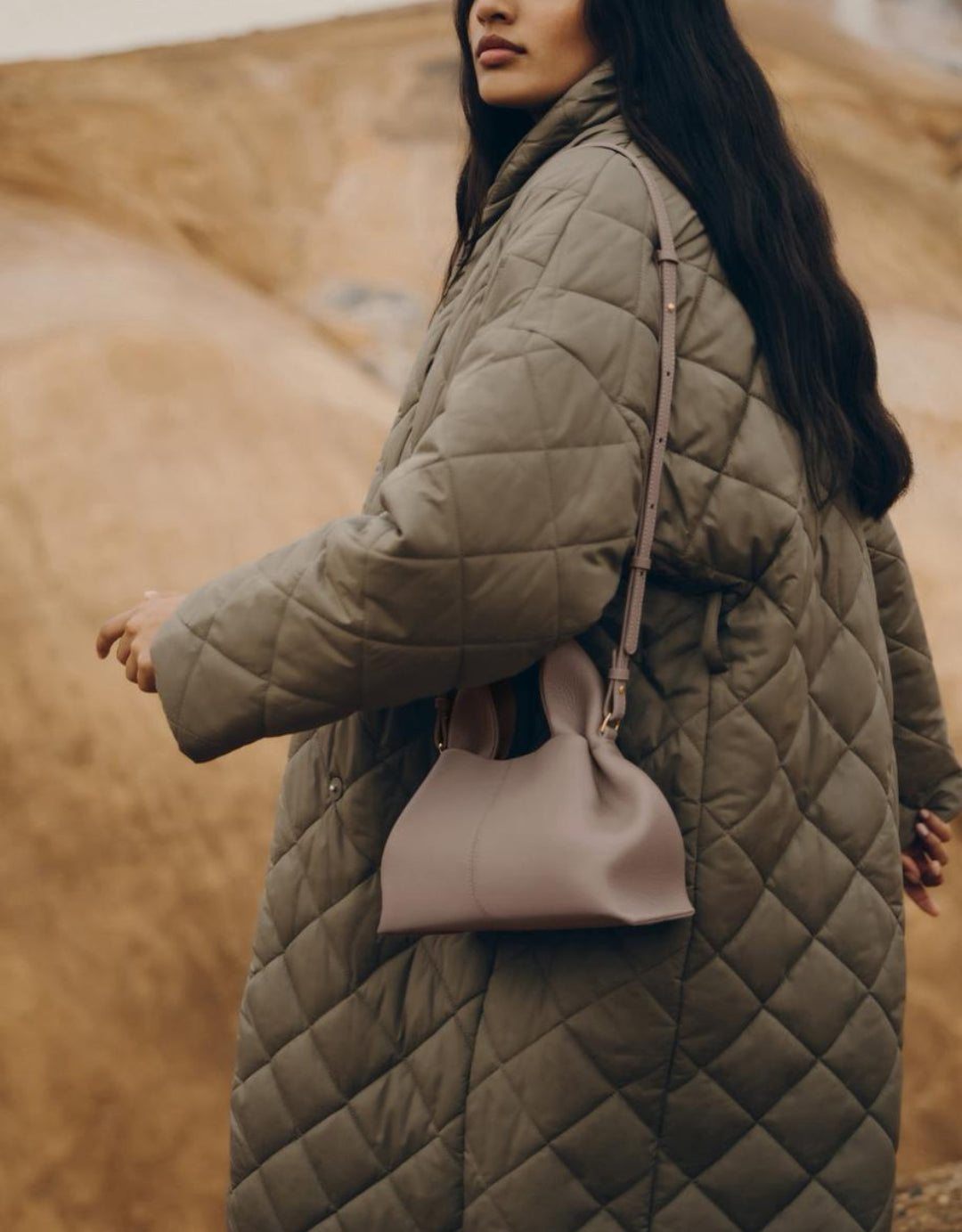 ZEVIRA'S P-O-L-E-N-E Numéro Neuf Mini – Textured Ebony Edition (Beige)