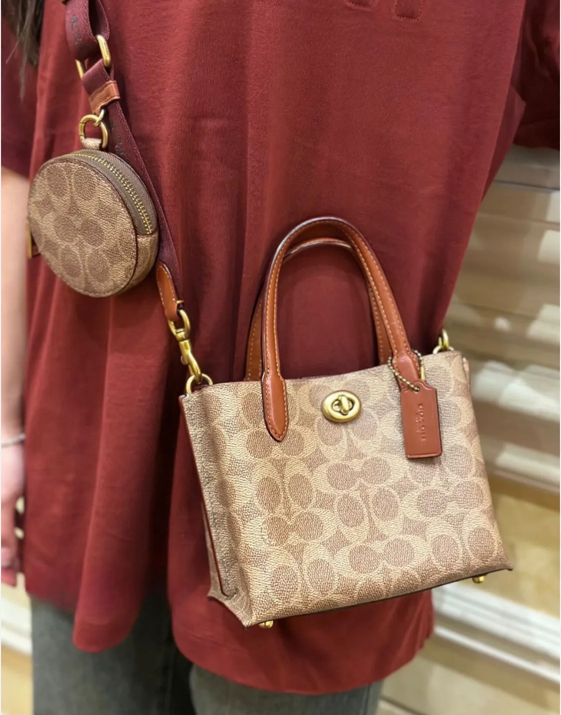 ZEVIRA'S C-O-A-C-H Signature Tote (Brown)