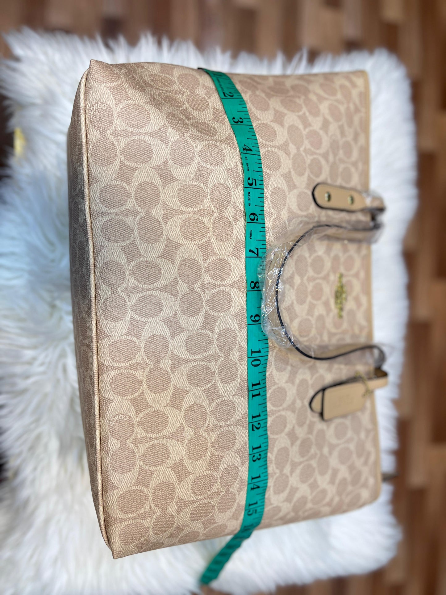 ZEVIRA'S C-O-A-C-H Tote Bag In Signature Canvas (Beige)