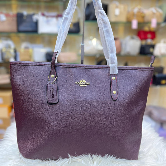 ZEVIRA'S C-O-A-C-H Tote Bag In Signature Canvas (Mehroon)