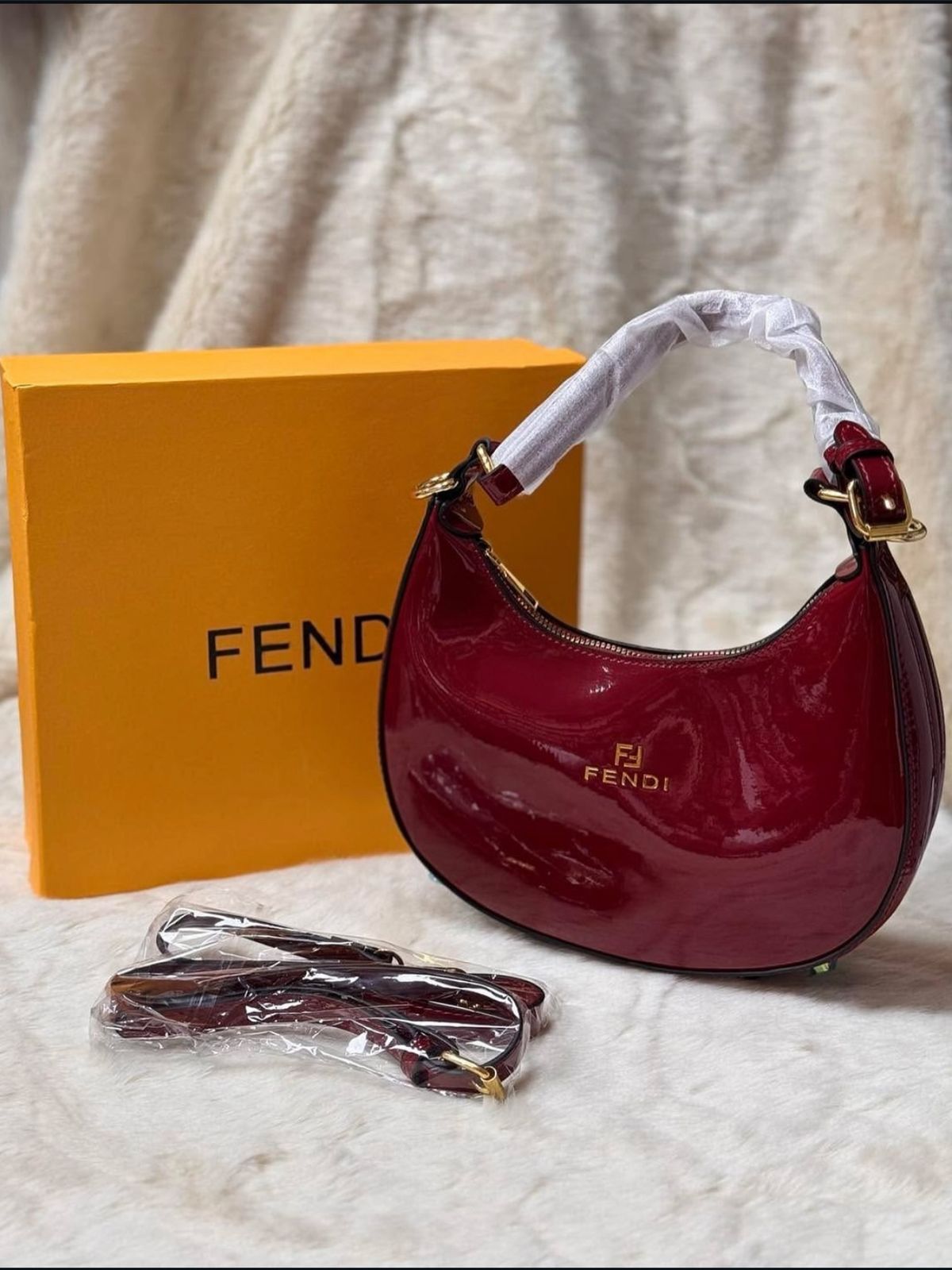 ZEVIRA'S F-E-N-D-I GRAPHY MINI (Red)